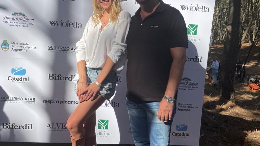Desfile del Pinamar Moda Look: Ariel Sujarchuk fue a ver a su novia Maca Lemos