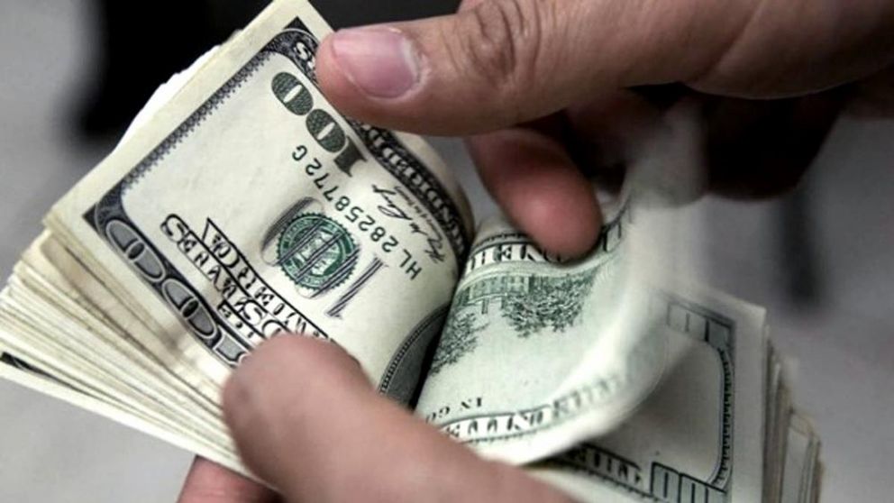 Dólar blue: Semana corta, aguinaldo y salto de precio