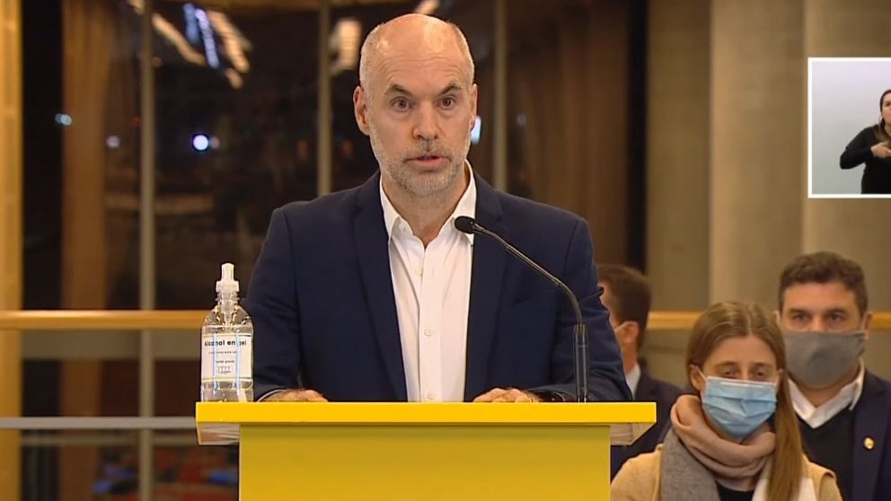 En el gobierno porteño se oponen a restringir la circulación y apuntan a combatir las reuniones clandestinas