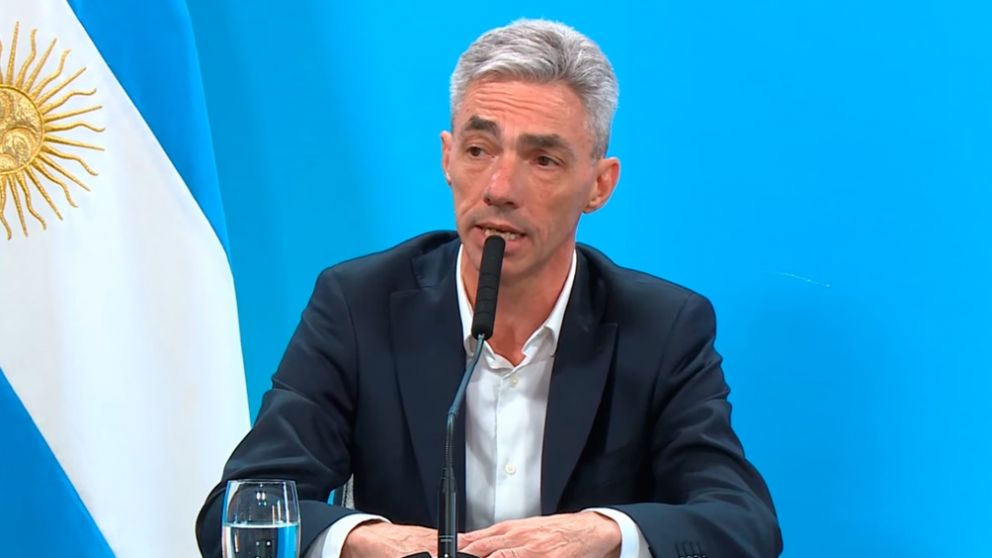 Toque de queda: Meoni aseguró que el transporte será para trabajadores esenciales