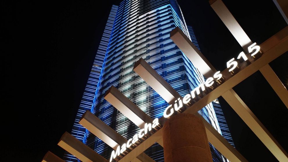 La icónica torre de YPF con cartel de venta: piden USD400 millones
