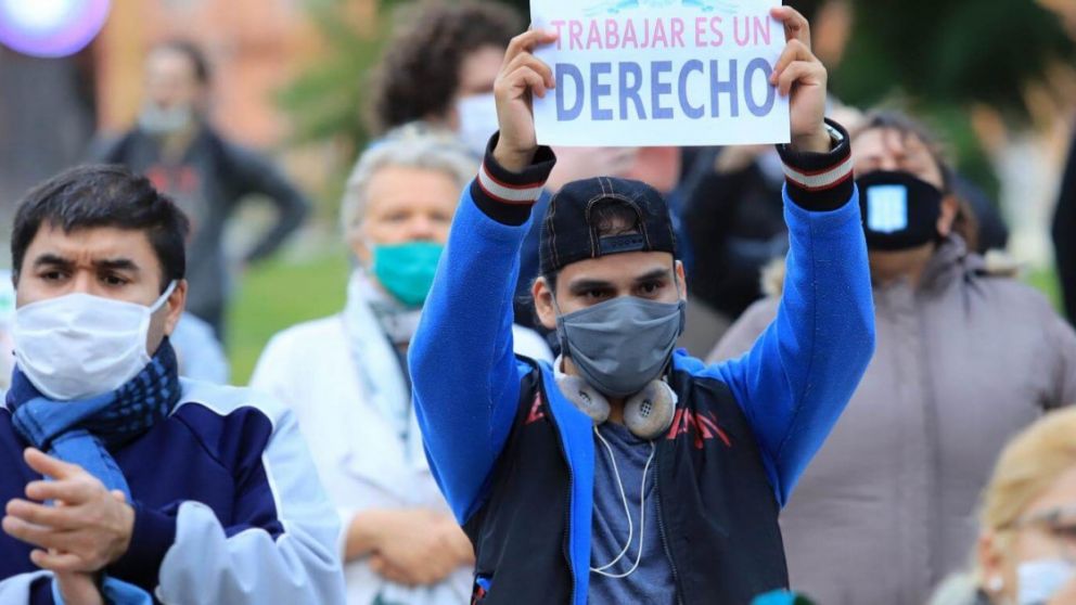 La falta de trabajo y los jóvenes que tratan de emigrar, variable social económica que puntualizó el relevamiento privado