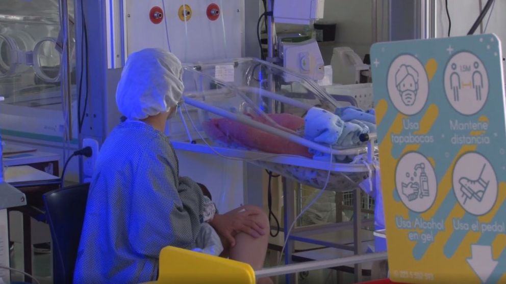 AUH y ley de los mil días: Raverta celebró la llegada del primer bebé del año en Mar del Plata