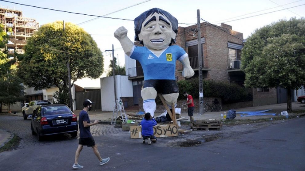 Homenaje a Maradona en la quema