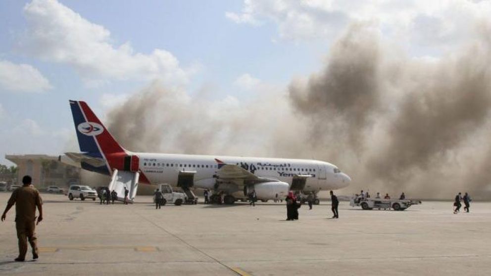 Decenas de muertos y heridos en Yemen tras explosiones en el aeropuerto de Adén