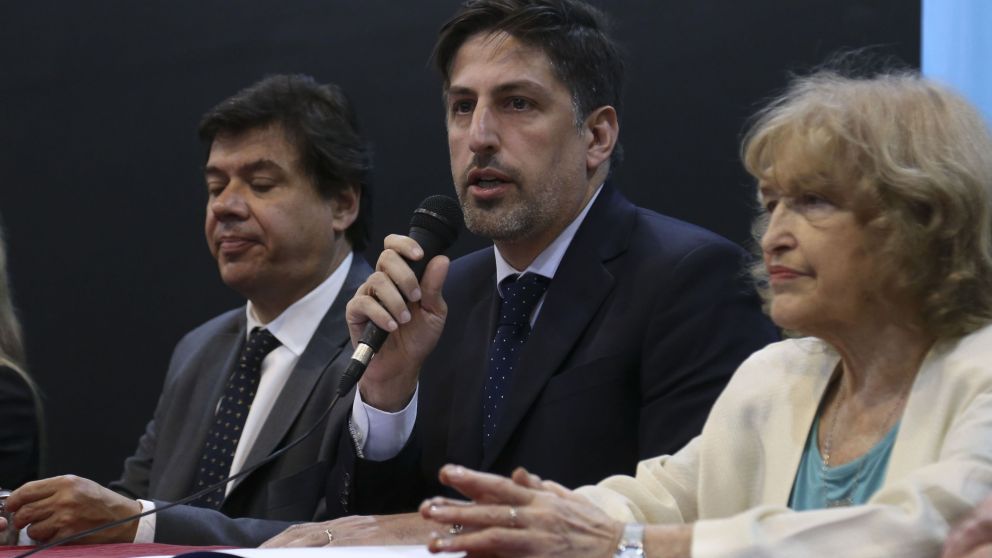 Moroni, Trotta y Puiggros presentaron el acuerdo