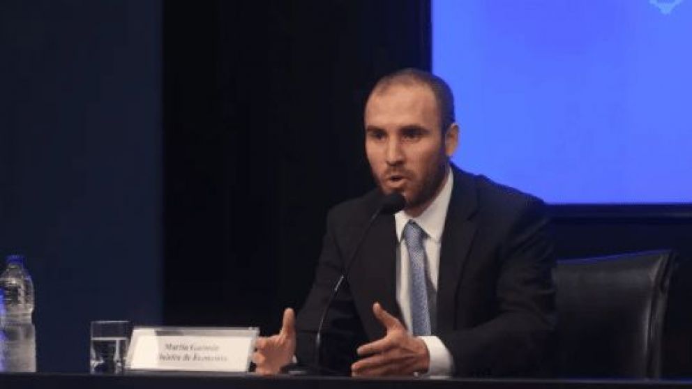 El Gobierno limitó la compra de bonos en dólares para las aseguradoras