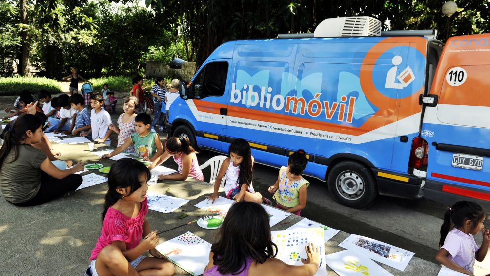 Los bibliomóviles volverán a recorrer el país en enero