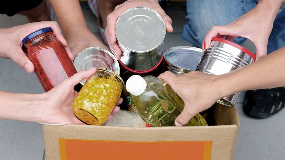 Con "delivery" o cenas con protocolos, la pandemia no frena la solidaridad en Navidad