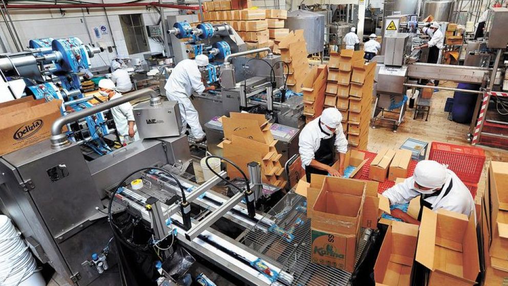 Salarios: El 60% de los trabajadores ganaba hasta $30.000 en el tercer trimestre