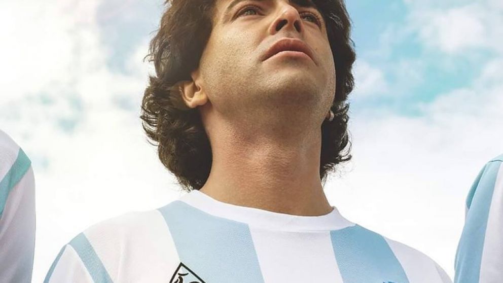 Diego Maradona es interpretado por Nazareno Casero en sus a�os de mayor �xito en el f�tbol