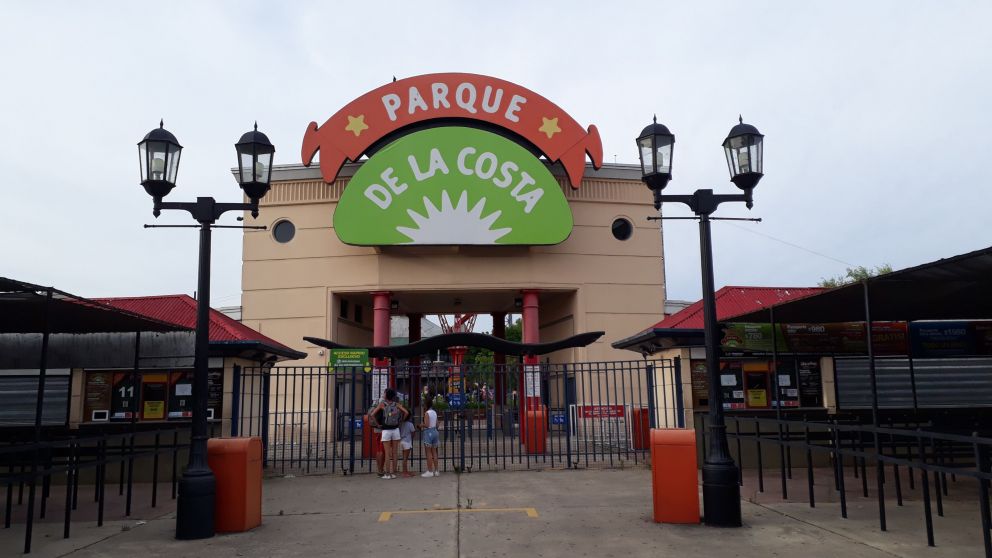 Parque de la Costa esta cerrado desde marzo y los chicos van igual a verlo