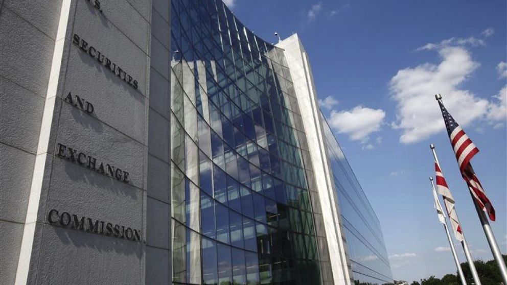 Analistas advierten que se favorece la opacidad con el cambio de la SEC