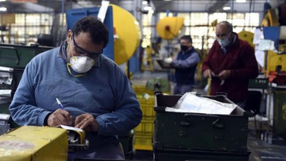 Reabrieron casi todas las fábricas, pero hay más de 10.000 empleos menos que en 2019