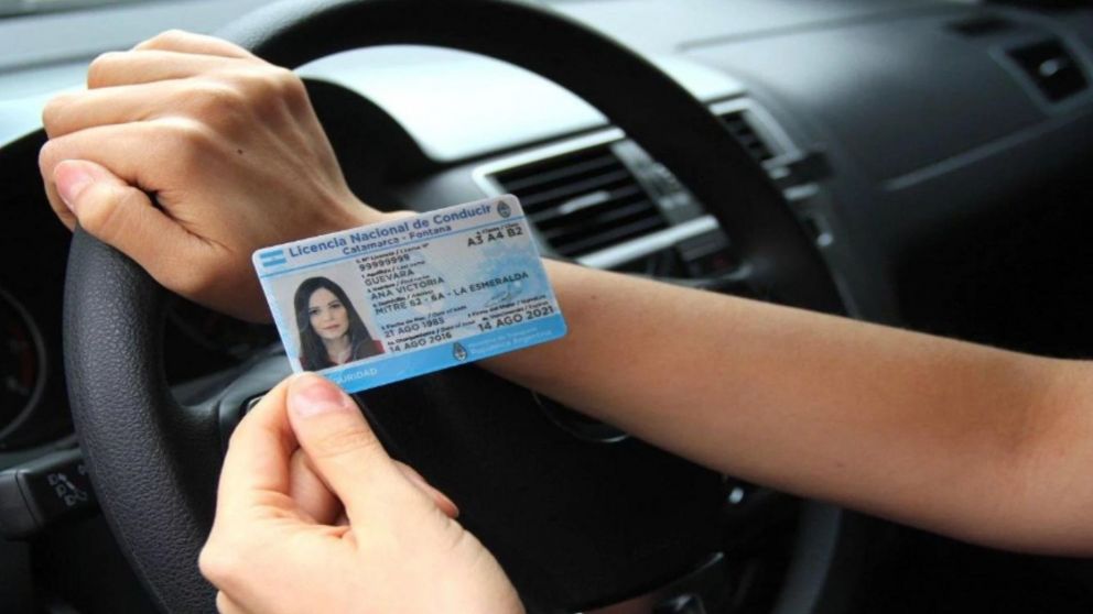 Si una licencia vence el 14 de febrero de 2021, tendrá validez hasta el 14 de febrero de 2022 inclusive