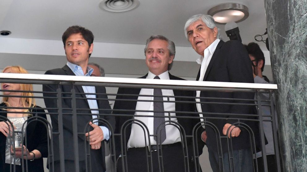 Tras acordar el bono de $25.000, Moyano recibe a Alberto y Kicillof por el Día del Camionero