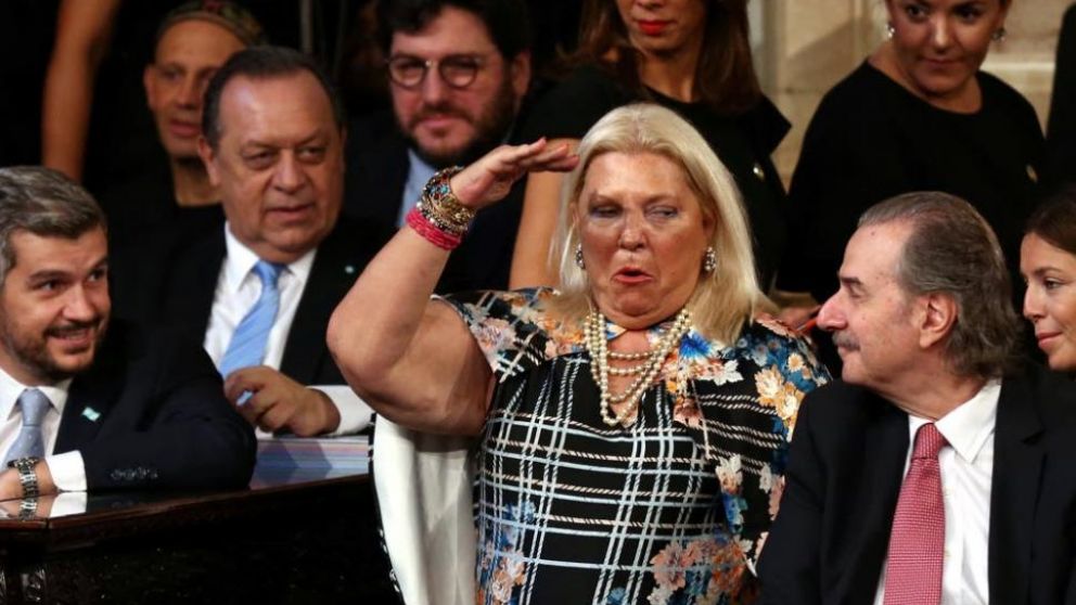 Carrió desbocada: acusa a Cristina Kirchner de "golpista", quiere que la destituyan y quede detenida