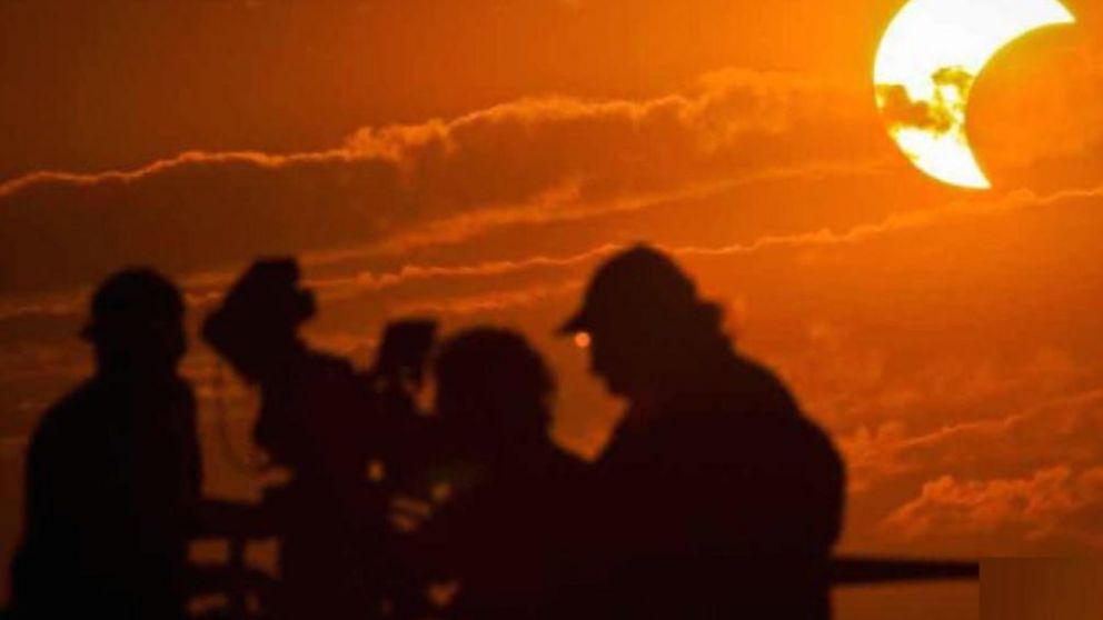 Cómo construir una cámara oscura para ver el eclipse solar