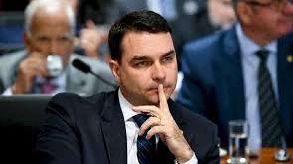 Piden la destitución de Bolsonaro por usar agencia de inteligencia en caso de corrupción de su hijo