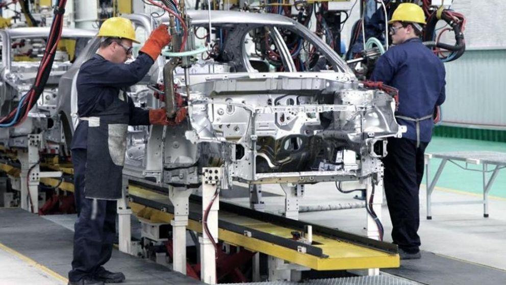 Efecto "pandemia": la producci�n automotriz caer�a 25% en 2020