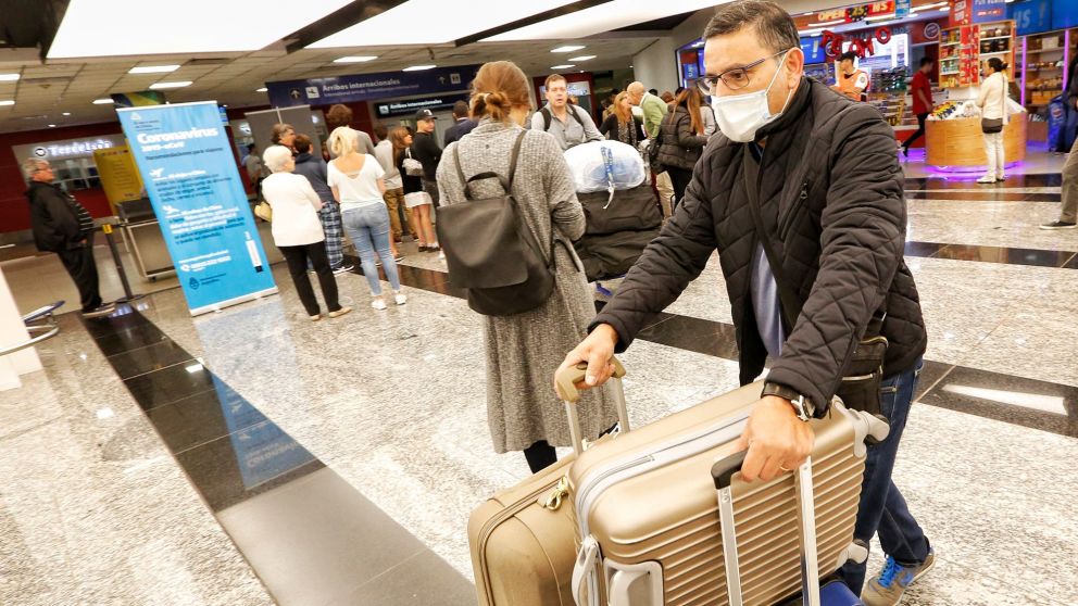 Cuáles son las condiciones de ingreso para los argentinos que regresan del exterior