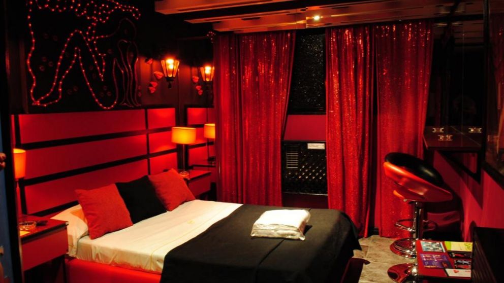 Los asistentes debían dar sus datos personales y esta medida alejaba a los clientes