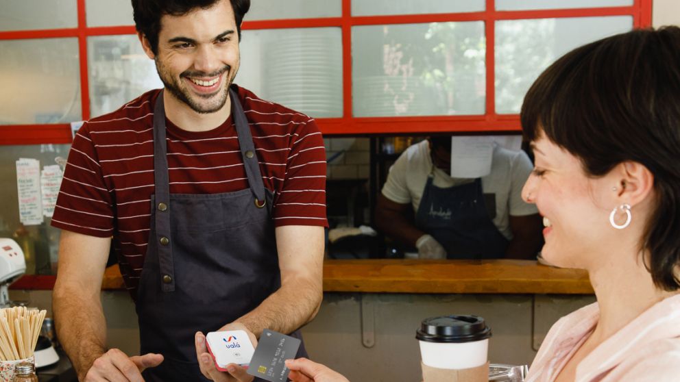 Ualá permite cobrar por link o en forma presencial y paga al vendedor en el acto con la comisión más baja
