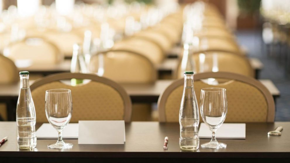 Insostenible, es la palabra que define a la actividad que abarca desde bodas a eventos empresarios según referentes del sector