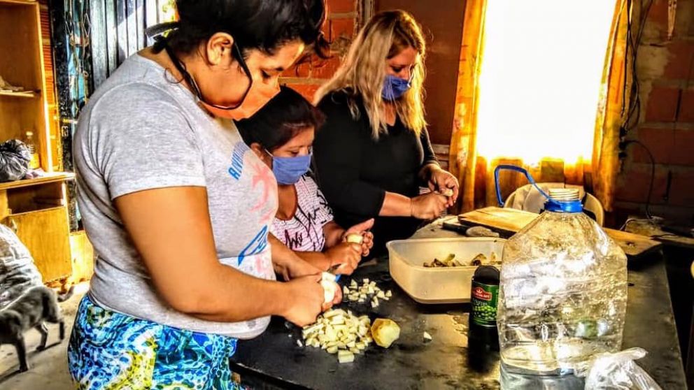 Trabajadoras de la econom�a popular que sostienen comedores en sus barrios. Foto: UTEP