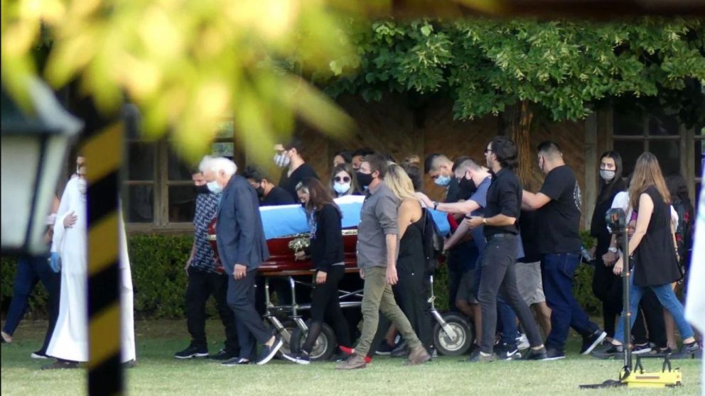 Antes de ser enterrado, fotos Maradona en una funeraria fueron difundidas
