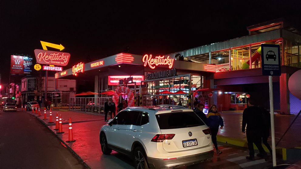 Kentucky ofrece franquicias y apunta a su formato autopizza