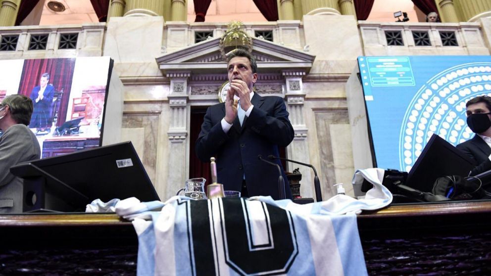 Los diputados colocaron una camiseta de Maradona en el estrado de la presidencia de la C�mara