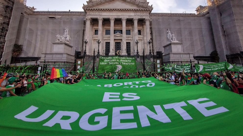 El debate del aborto legal en comisiones contará con 25 expositores a favor y 25 en contra