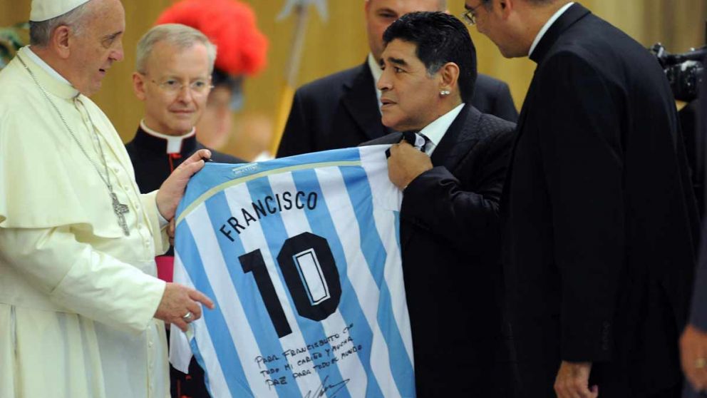 El Vaticano recordó a Maradona como el poeta del fútbol
