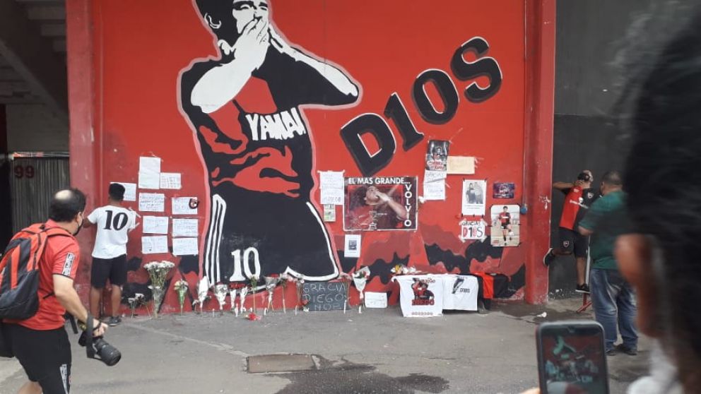 La tristeza de los hinchas de la Iglesia Maradoniana