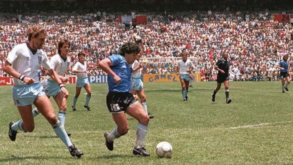 Maradona segundos antes de convertir el famoso gol a los ingleses