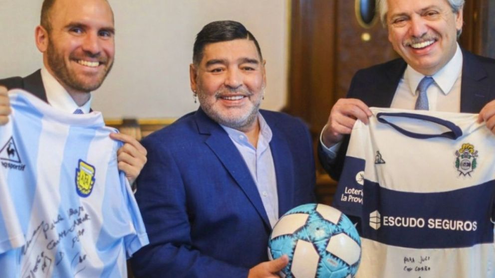 Martín Guzmán junto a Diego Maradona en la visita a la Casa Rosada