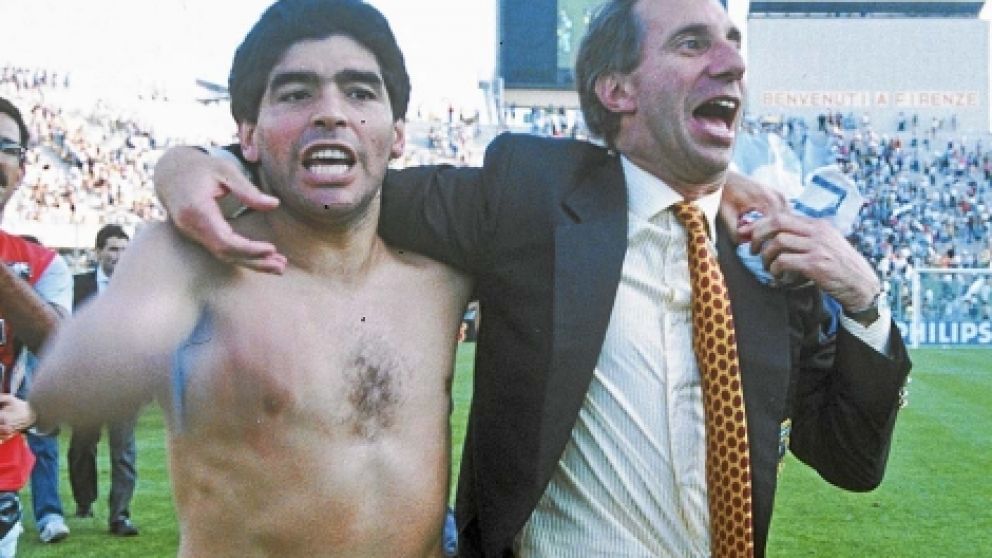 Diego Maradona y Carlos Bilardo festejan en México 86