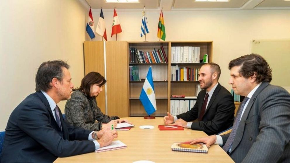 Llega la misión del FMI para negociar los números del programa fiscal y monetario