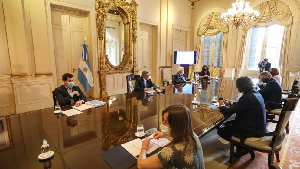 Alberto Fernández encabezó la primera reunión del Comité de Vacunación en el Salón Eva Perón de la Casa Rosada