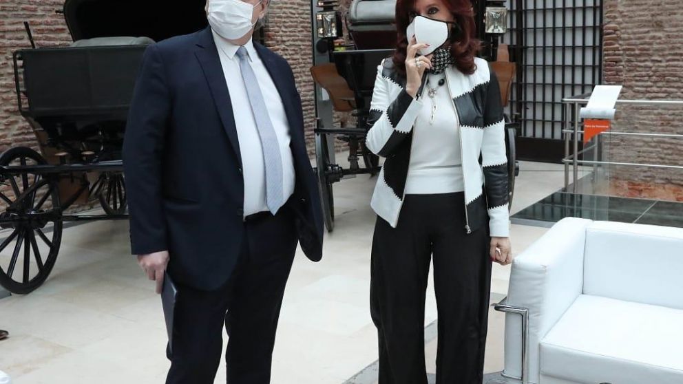 FMI y Procuración: Alberto Fernández y Cristina Kirchner; tan lejos, tan cerca