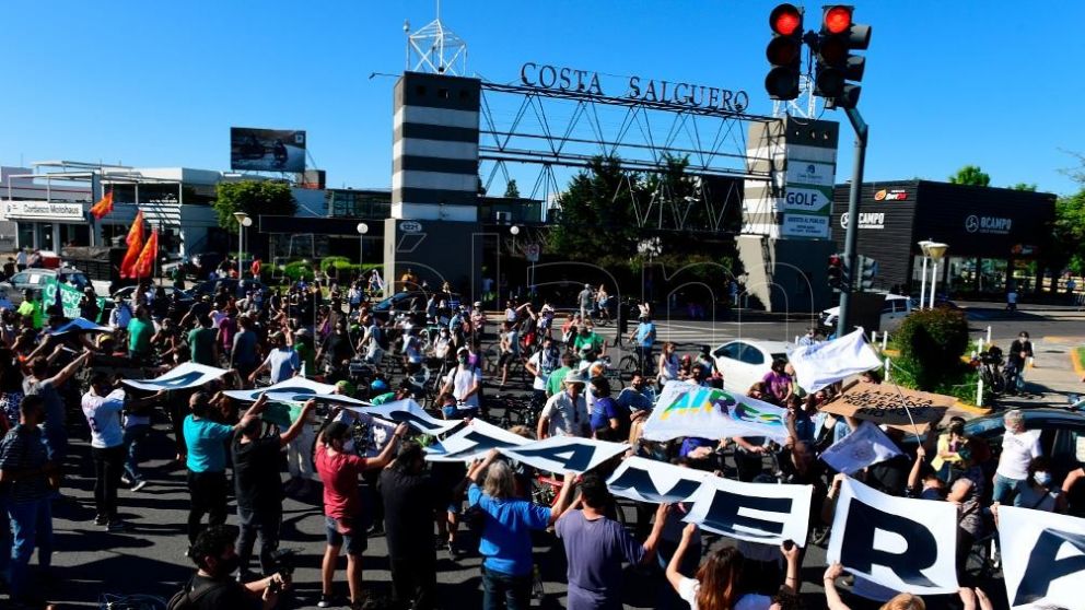 Caravana a Costanera Norte en protesta por la venta de predios