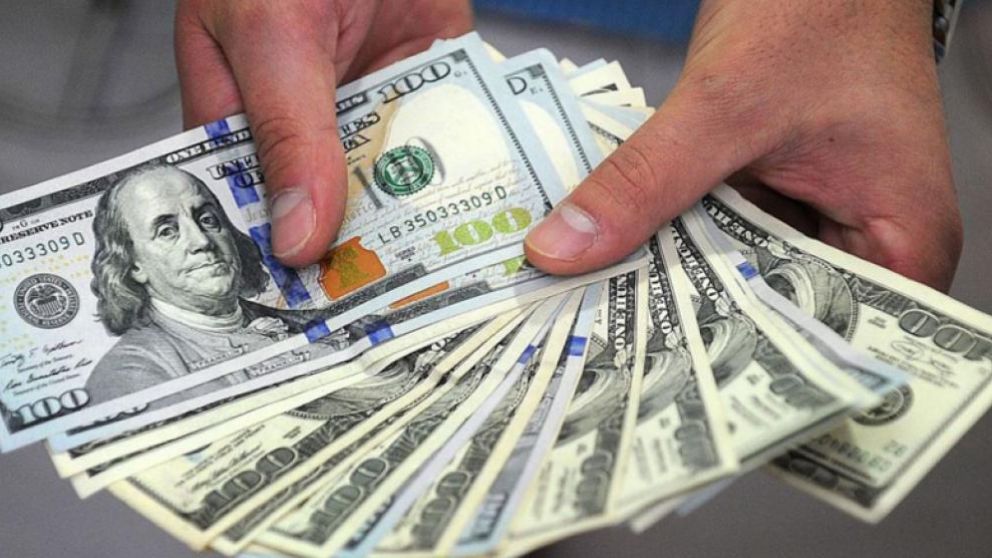 El cepo frenó la compra de dólares
