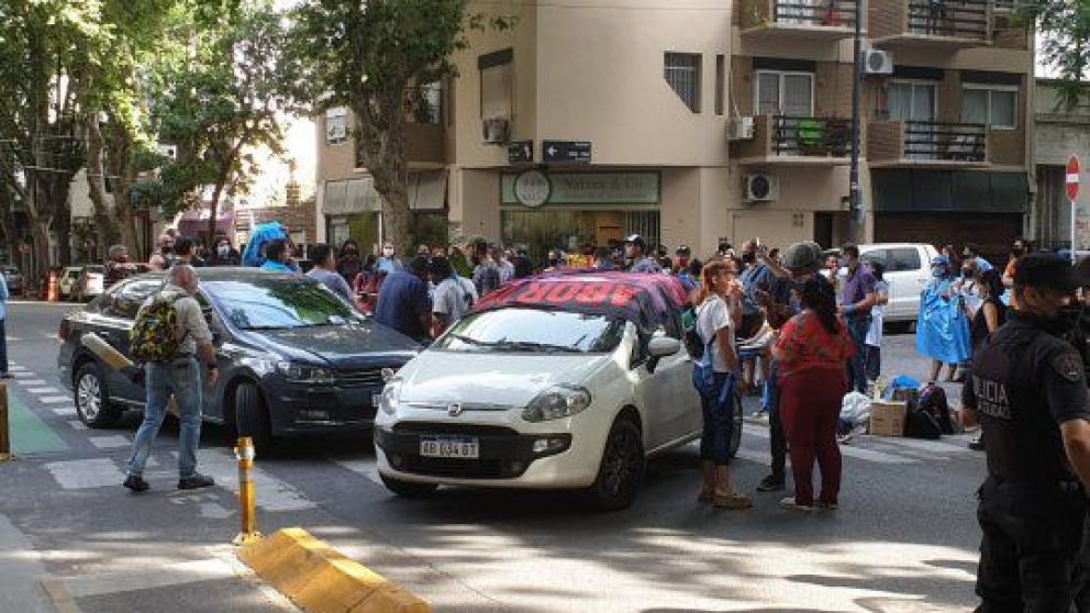 Manifestantes "Pro vida" se presentaron en el domicilio del diputado de la UCR