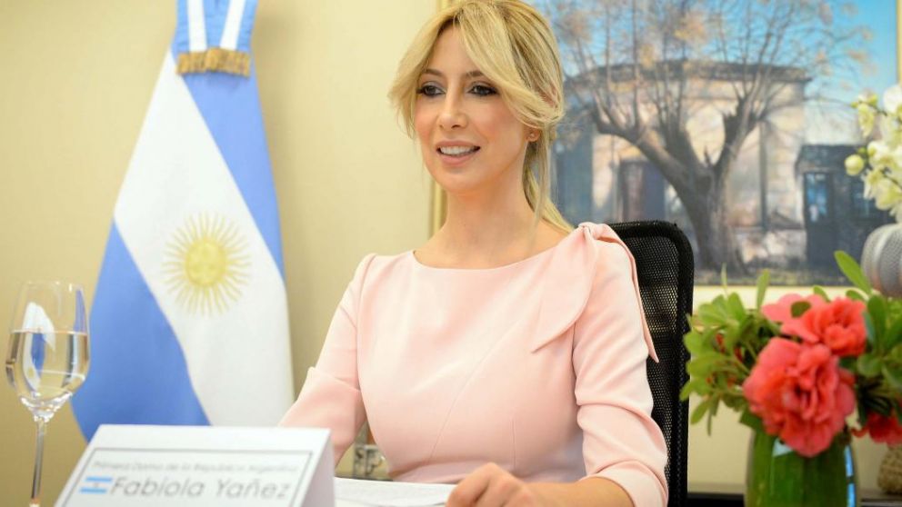 Fabiola Yañez denunció a Google por agravios contra su persona