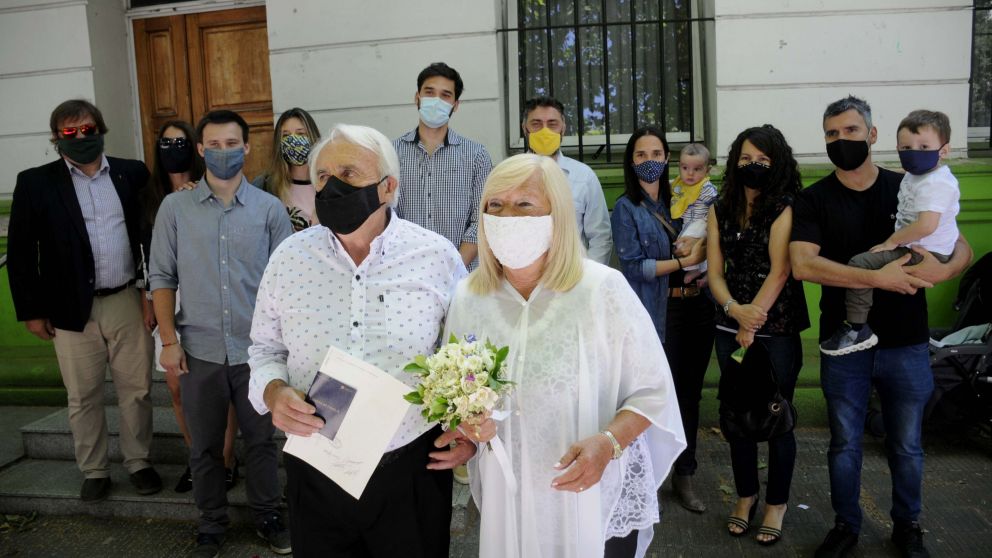 Con turnos y barbijos, volvieron los casamientos en provincia de Buenos Aires