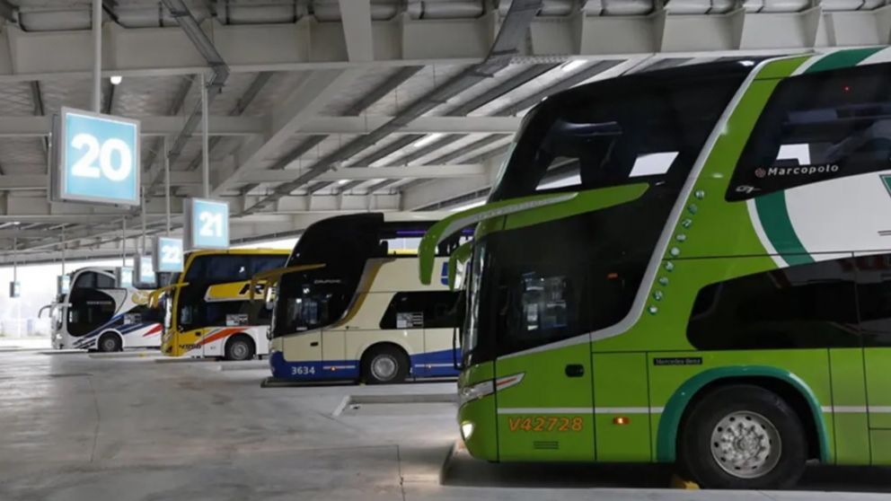 Tendrán tope de pasajeros los micros y trenes para la temporada de verano