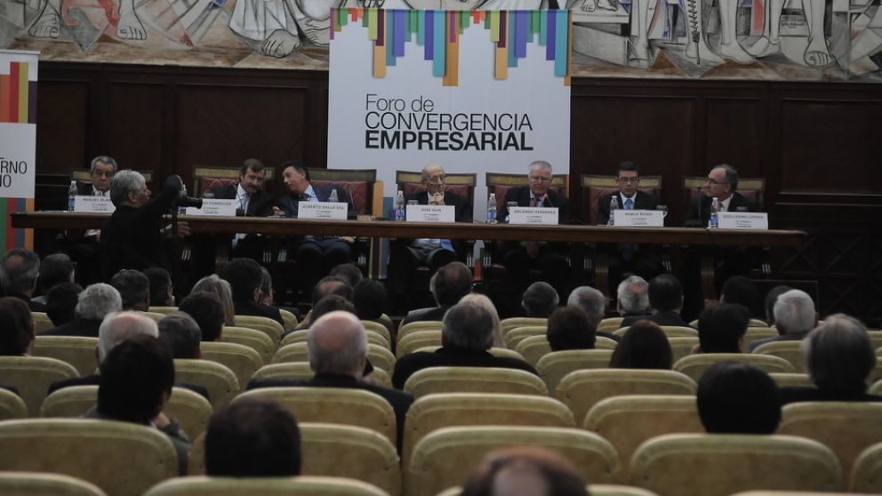 El Foro de Convergencia Empresarial condenó los incidentes en el Congreso