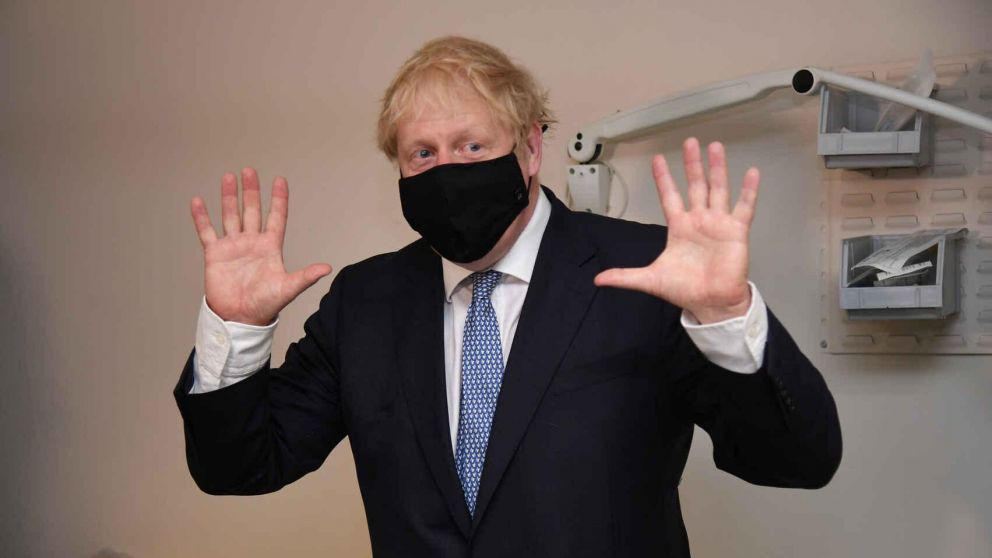Boris Johnson, de nuevo aislado por reunirse con un diputado con coronavirus