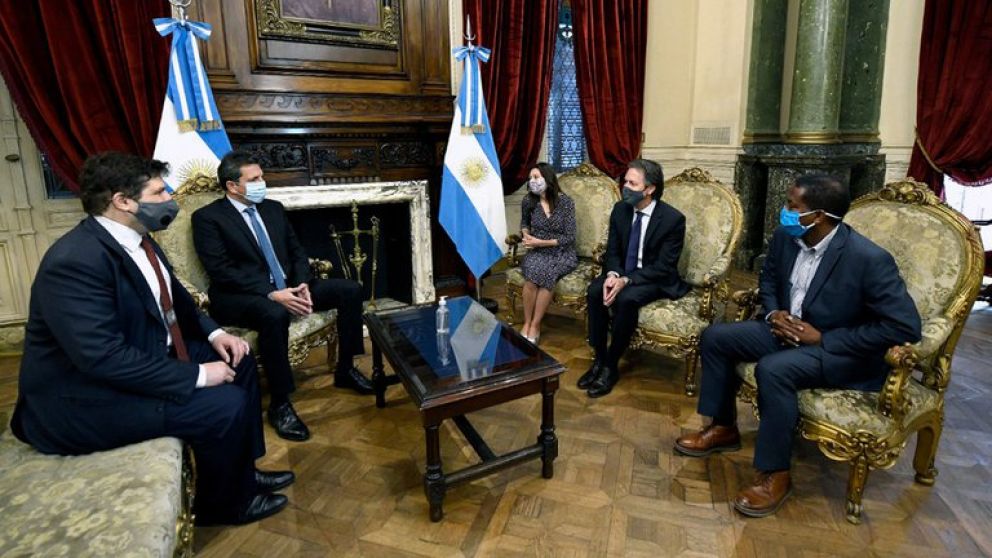 El resultado positivo del primer test a Luis Cubeddu puso a gran parte del gabinete argentino en aislamiento